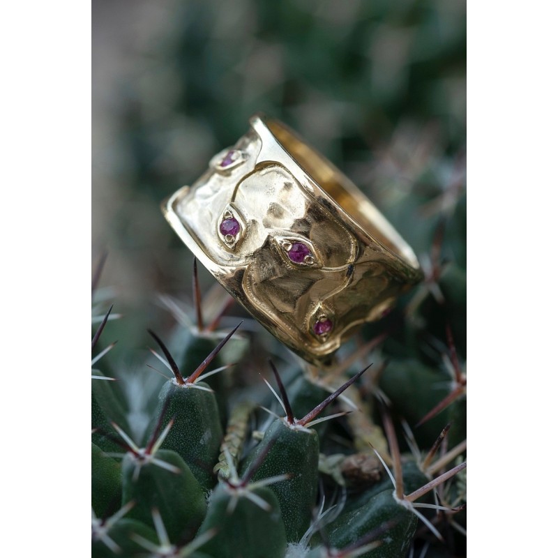 Tyrphe Hot Pink Sapphire Ring | Forêt Collection